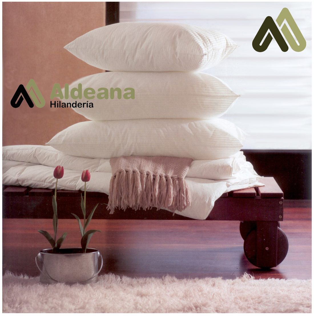 Almohadas Aldeana Home sobre una cama